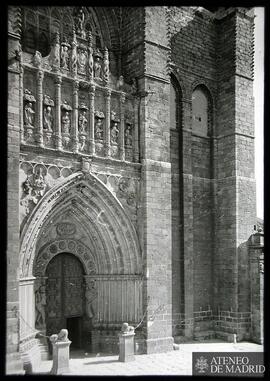 Puerta principal de la Catedral de Ávila.