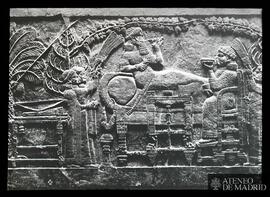 Asurbanipal con su esposa celebrando un banquete triunfal en el jardín. Mitad derecha. Relieve de...