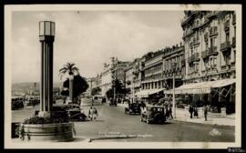 Tarjeta postal de escena costumbrista urbana en el Paseo de los Ingleses o Promenade des Anglais ...