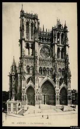 Tarjeta postal de vista exterior de la fachada principal de la Catedral de Amiens editada por Lév...