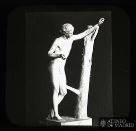 
Apolo Sauróctono o cazador de lagartos, copia de la obra de Praxiteles. Museo del Louvre. Paris.
