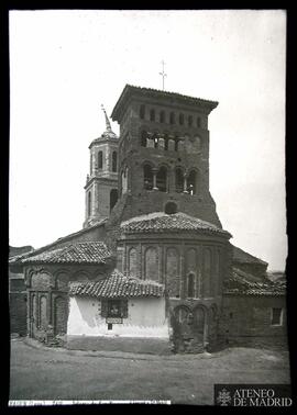 2411 Exterior de la iglesia de San Tirso de Sahagún (León).
