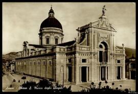 Tarjeta postal circulada de vista exterior de la Basílica de Santa María de los Ángeles en Asís e...