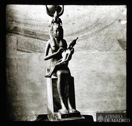 
París. Museo del Louvre. "Isis amamantando a Horus"
