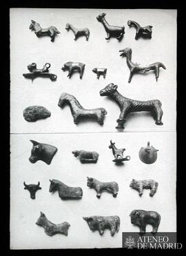 Pequeñas esculturas que representan animales