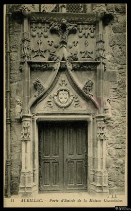 Tarjeta postal circulada de vista exterior de la puerta de entrada a la Casa Consular de Aurillac...