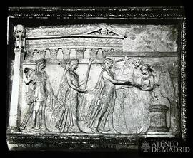 
Roma. Apollon, Leto, Artemis und Nike, archaistisches Relief
