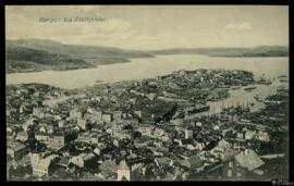 Tarjeta postal de vista panorámica de la ciudad de Bergen desde el monte Fløyen o Flöifjedet.