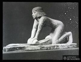 Escultura egipcia (mujer moliendo trigo)