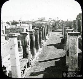 
Pompeya. Columnas de los Curas.
