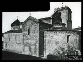 Exterior de Santa María de Besalú (Gerona).
