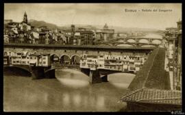 Tarjeta postal a color de vista panorámica del Ponte Vecchio de Florencia desde el paseo fluvial ...