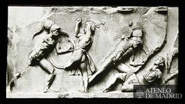 
Relieve del friso ubicado en el Mausoleo de Halicarnaso, que representa la lucha entre griegos y...