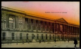 Tarjeta postal de vista exterior de la columnata de Palacio del Louvre de París