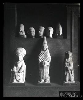 Cerro de los Santos. Cabezas y damas oferentes conservadas en el Museo Arqueológico Nacional. Mad...