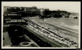 Tarjeta postal de vista de conjunto de la Grande Plage de Biarritz con bañistas editada por Éditi...