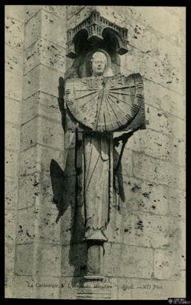 Tarjeta postal de detalle del altorrelieve del Ange du Méridien en la Catedral de Chartres editad...