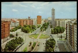 Tarjeta postal a color de vista panorámica de la Piazza della Republica y el Rascacielos Torre Br...