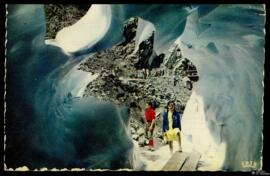 Tarjeta postal a color de visitantes en el Glaciar de Bossons en Chamonix-Mont-Blanc editada por ...