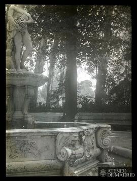Fuente de Apolo en el Jardín de la Isla en Aranjuez (Madrid)