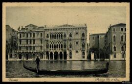 Tarjeta postal de escena costumbrista de un gondolero en el Canal Grande de Venecia junto al Pala...