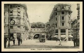 Tarjeta postal de escena costumbrista urbana junto al Túnel De Umberto I bajo el monte Quirinal d...