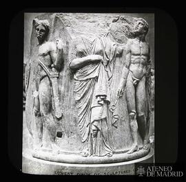 
Rückführung der Alkestis (Säulenrelief vom Artemistempel in Ephesos). Londres
