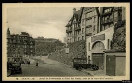 Tarjeta postal de vista exterior del Hôtel de Normandie y el Hôtel des Bains junto a la ruta de C...