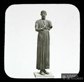 
Wagenlenker von Delphi, Bronzestatue (Delphi) (Monum. Piot) [Auriga de Delfos]
