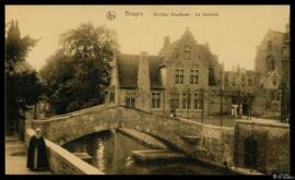 Tarjeta postal de vista exterior de la casa Gruuthuse en Brujas editada por Ernest Thill para Nel...