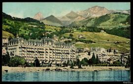 Tarjeta postal a color de vista panorámica del Palacio de Montreux y la formación rocosa de Naye