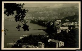 Tarjeta postal de vista panorámica de Sorrento editada por [R. Zedda di Vincenzo Carcavallo &...