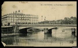 Tarjeta postal circulada del Pont Mayou y el teatro Scène nationale de Bayonne Sud Aquitain en Ba...