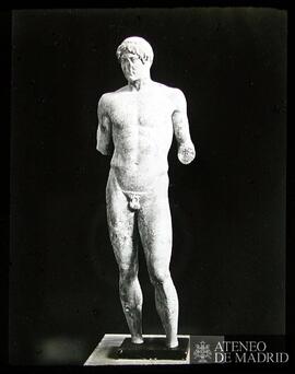 
Museo Nacional. Escultura de Apolo en mármol, según Calamis (hacia 470 a. C.). "Sog. Omphal...