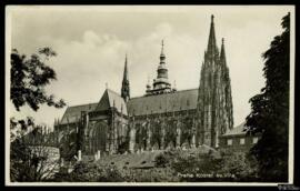 Tarjeta postal de vista exterior de la Catedral de San Vito en Praga editada por J. K. O. en el d...