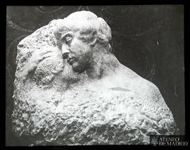 Victorio Macho: [Escultura de un hombre y una mujer abrazados]