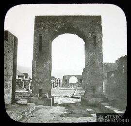 
Pompeya. Arco de Triunfo en la calle de Hércules
