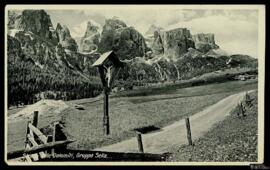 Tarjeta postal de vista del paisaje de la Carretera de los Dolomitas o Strada delle Dolomiti junt...