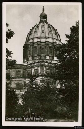 Tarjeta postal de vista exterior de la Koepel Basiliek en Oudenbosch editada por J. F. X. Ditvoorst