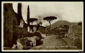 Tarjeta postal de la Via Stabia de Pompeya con vista hacia el Monte Vesubio