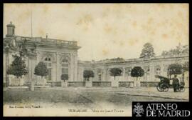 Tarjeta postal de vista exterior del Palacio del Gran Trianón o Palais du Grand-Trianon de Versal...