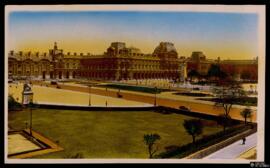 Tarjeta postal a color de vista panorámica del Palacio del Louvre de París editada por P. C. en l...