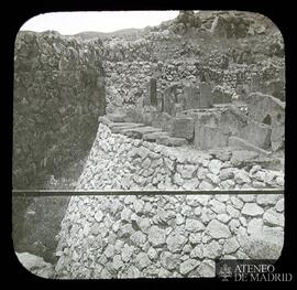 
Stützmauer der Gräberterrasse. Micenas (Grecia)
