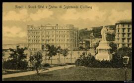 Tarjeta postal de vista general del Grand Hôtel de Nápoles y la Estatua al pianista y compositor ...