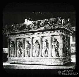 
Constantinopla. Sarkophag der Klagefrauen [Sarcófago de las afligidas o lloronas de Sidón]. Muse...