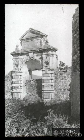 Arco sobre el río de los jardines de la Abadía