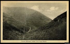 Tarjeta postal circulada de vista de paisaje de la ruta Cabot Trail en la isla de Cabo Bretón edi...