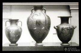 2 Anforas y una hidria griegas conservadas en el Museo Arqueolólico de Madrid