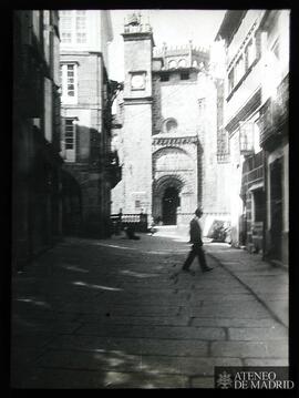Puerta del sur de la Catedral de Orense.