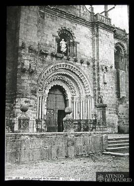 
Puerta principal de la Catedral de Toro (Zamora).
